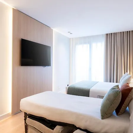 Atenea Calabria Aparthotel Barcellona