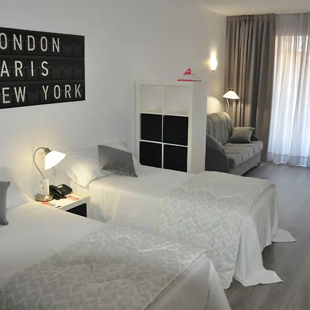 Atenea Calabria Aparthotel Barcelona