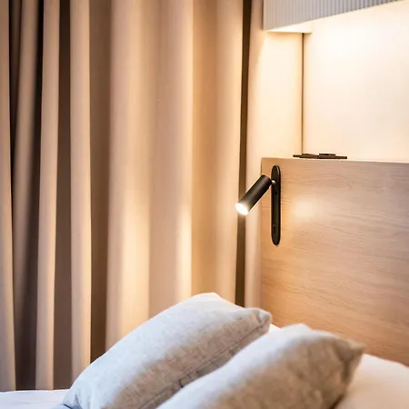 Atenea Calabria Aparthotel Barcelona