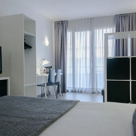 Atenea Calabria Aparthotel Barcelona